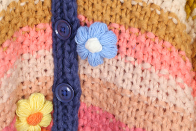 Suéter Tejido a Mano con Rayas Arcoíris y Flores - Diseño Europeo Grueso - Image 15