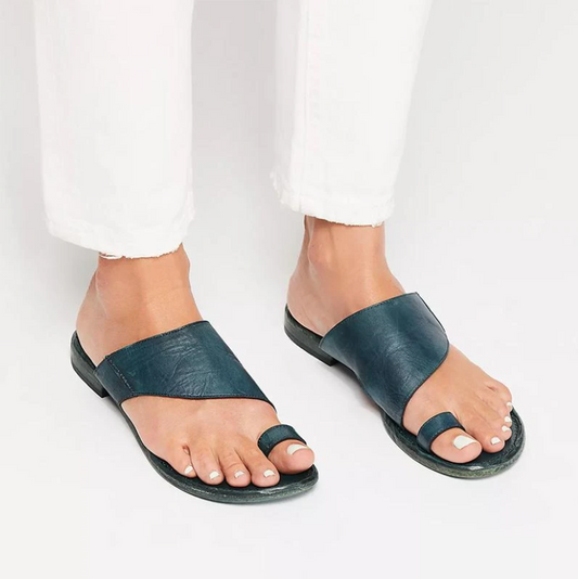 Pantufla con Recortes Laterales