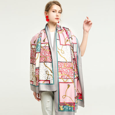 Pañuelo Cuadrado Estampado en Twill con Cadena - Image 3