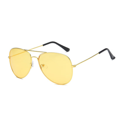 Gold frame aviator sunglasses with dark black lenses, featuring a classic vintage style. - Image 35