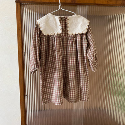 Vestido Infantil Estilo Occidental con Cuello Ancho y Flores Bordadas - Image 13
