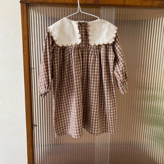 Vestido Infantil Estilo Occidental con Cuello Ancho y Flores Bordadas - Image 13
