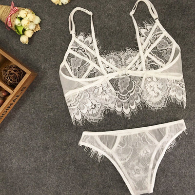 Conjunto Seductor de Encaje con Detalles de Pestaña - Tres Piezas - Image 9