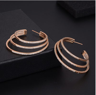 Aretes Grandes Circulares Dorados - Diseño Moderno y Elegante