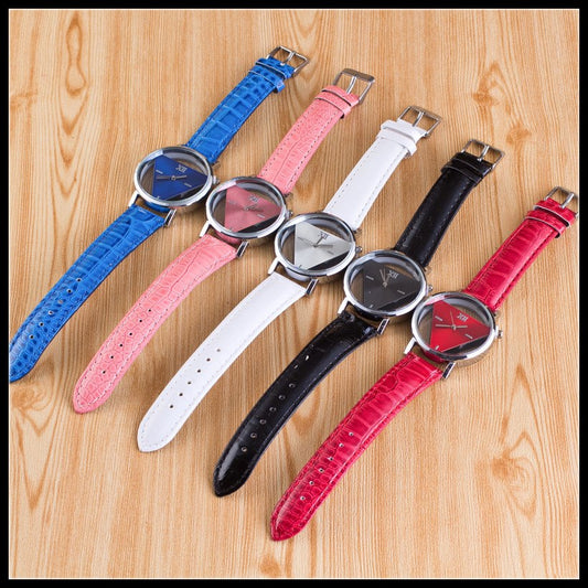 Reloj de Personalidad Triangular - Reloj de Cuarzo Hueco Doble Cara Elegante - Image 2
