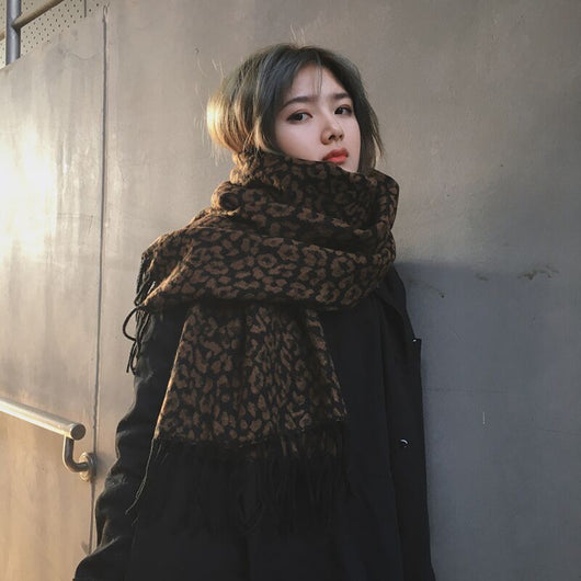 Chal Grueso Cálido con Estampado Leopardo - Image 7