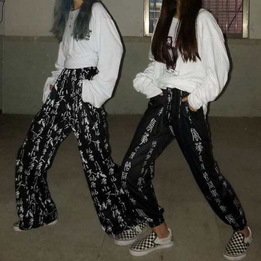 Pantalones Anchos de Cintura Alta con Estampado de Caracteres Chinos - Image 4