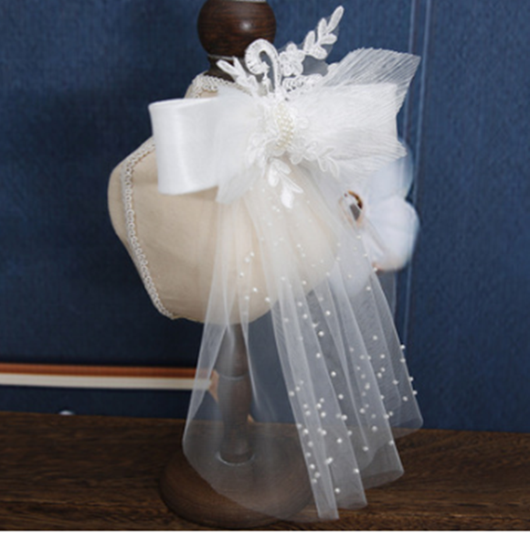 Diadema Nupcial Artesanal con Cuentas y Seda