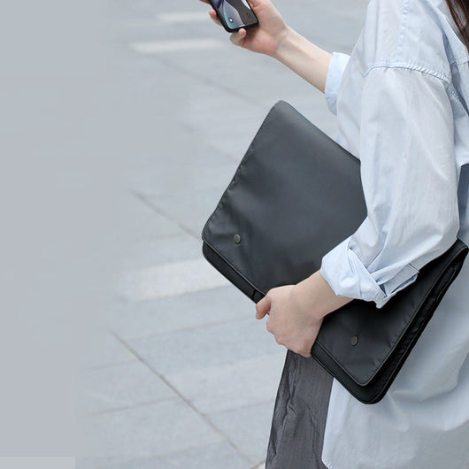 Funda Protectora para Laptop Diseño Blanco y Negro - Image 2