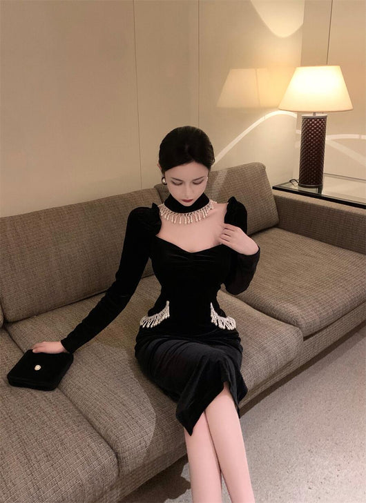 Vestido Negro Elegante con Cuello Cuadrado, Mangas Voluminosas y Detalle de Perlas - Image 13