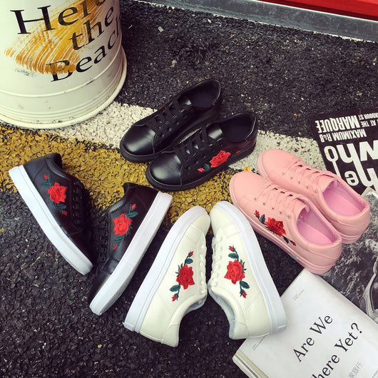 Zapatillas Blancas con Bordado de Rosas para Niña
