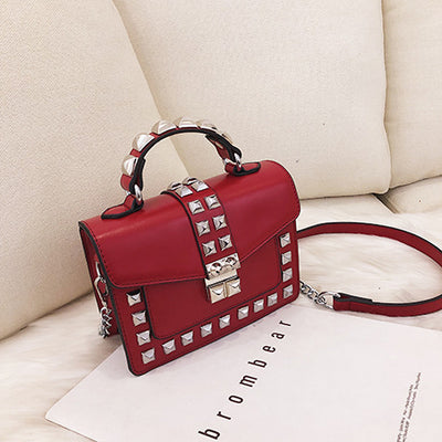 Bolso de Hombro con Cadena y Tachuelas - Image 30