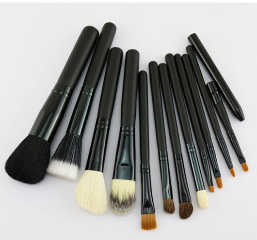 Set de 12 Brochas de Maquillaje Profesional con Estuche de Almacenamiento PU - Image 3