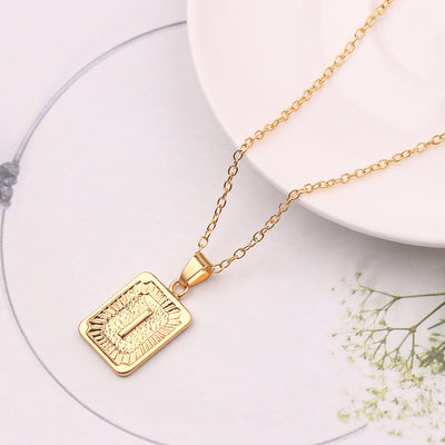 Collar con Dije de Letra del Alfabeto Inglés - Image 11
