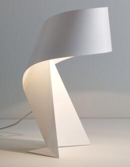 Lámpara Origami Blanco y Negro - Diseño Minimalista de Estudio - Image 5