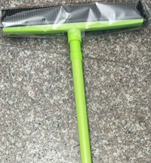 Escoba Retráctil para Pelos de Mascotas con Cepillo de Goma y Mango Largo - Image 7
