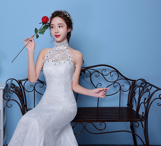 Vestido de Novia Rojo Talla Grande con Cola Sirena y Escote Halter - Image 5