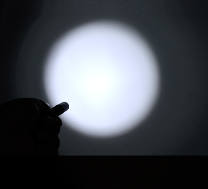 Linterna LED Compacta de Alto Rendimiento - Image 5
