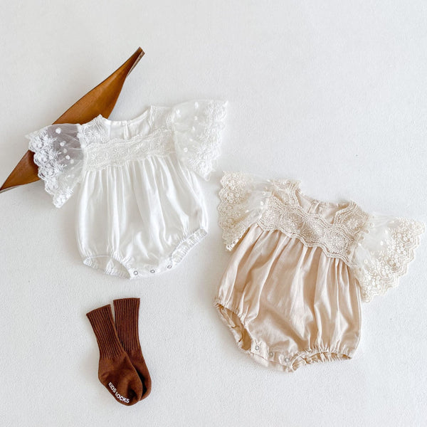 Jumpsuit Elegante con Mangas Volantes y Encaje