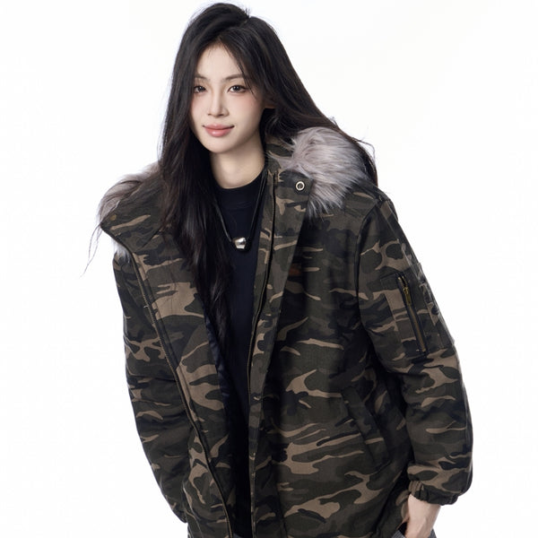 Chaqueta de Montaña con Cuello de Pelaje y Camuflaje