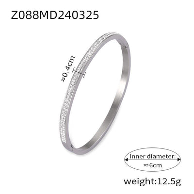 Pulsera de Titanio Chapada en Oro con Diseño Romano Grabado y Diamantes Incrustados - Image 8
