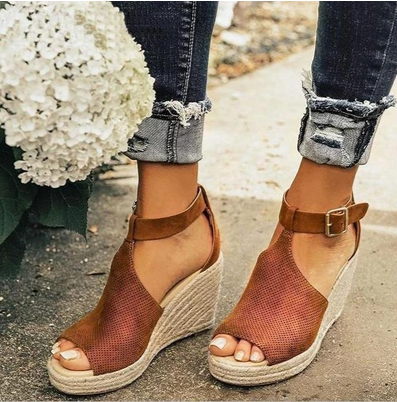 Sandalias de cuña con tejido natural