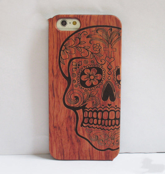 Funda para móvil con tallado en madera artesanal - Image 4
