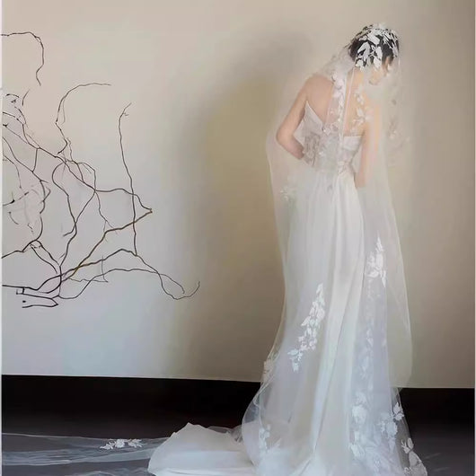 Vestido de Novia Sirena con Escote Tubo y Velo de Encaje Satinado - Image 4