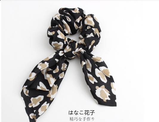 Pack 4 Scrunchies Elásticos con Diseño Leopardo, Floral y Pañuelo para Cabello - Image 2