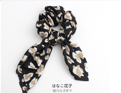 Pack 4 Scrunchies Elásticos con Diseño Leopardo, Floral y Pañuelo para Cabello - Image 2