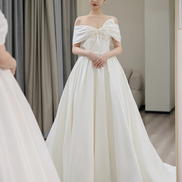 Vestido de Novia Satinado Elegante y Minimalista - Image 6