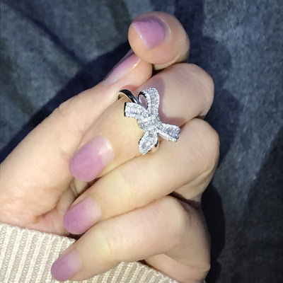 Anillo de Diamante Simulado con Moño - Joya de Lujo y Elegancia para Novia - Image 7