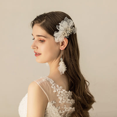 Juego de Peineta Nupcial con Flores de Organza y Aretes Delicados - Image 3