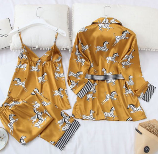 Pijama infantil de tres piezas con diseño de dibujos animados