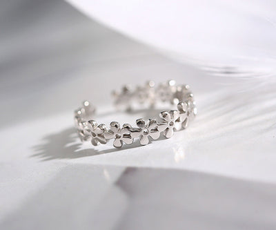 Anillo de Plata Hueco con Flor Delicada - Image 8