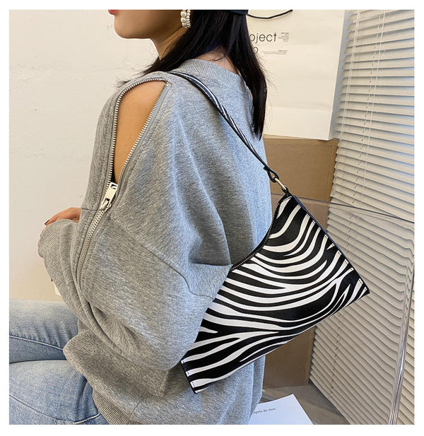 Bolsa Axilar Estampado Leopardo Vaca