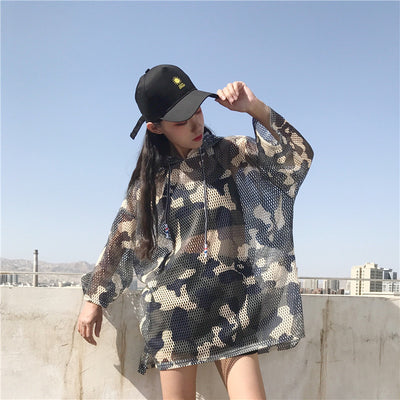 Playera de Protección Solar Harajuku con Capucha - Diseño Hueco Camuflaje - Image 3