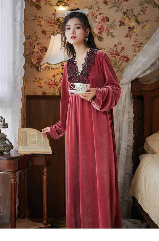 Pijama Largo de Terciopelo Dorado Estilo Corte - Image 23