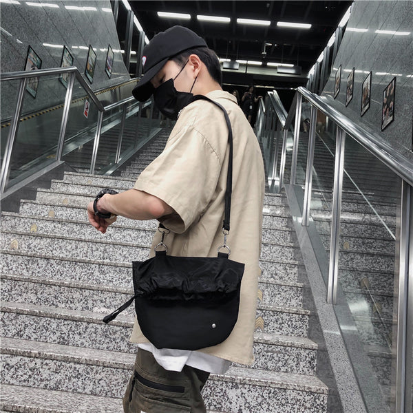 Bolsa Diagonal con Cordón Ajustable