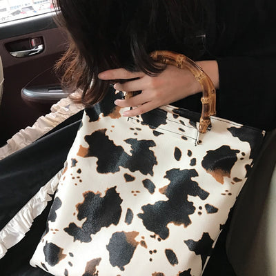 Bolsa Portátil Ghost Horse con Patrón de Vaca - Image 8