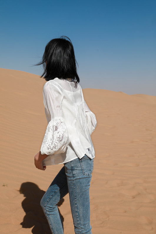 Blusa Holgada con Mangas Linterna Bordada y Encaje Fairy - Image 12