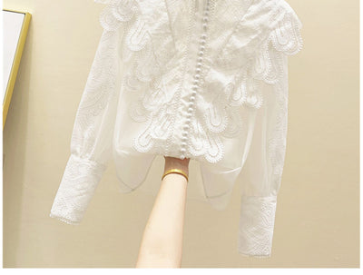 Blusa Blanca Elegante con Cuello Alzado, Encaje y Detalles Bordados - Image 7