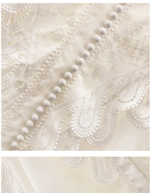 Blusa Blanca Elegante con Cuello Alzado, Encaje y Detalles Bordados - Image 12