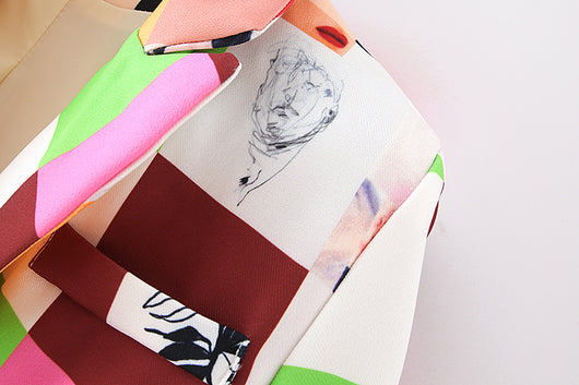 Saco Blazer Doble Botonadura con Estampado Graffiti para Mujer - Image 16