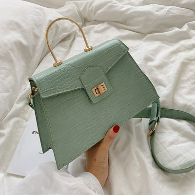 Bolso Mensajero Ancho con Patrón de Piedra