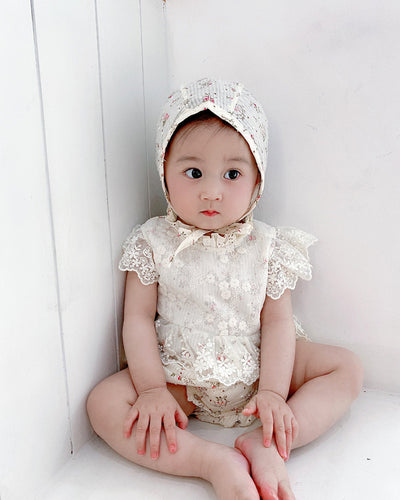 Conjunto Elegante Pelele Princesa de Encaje con Gorro - Image 7