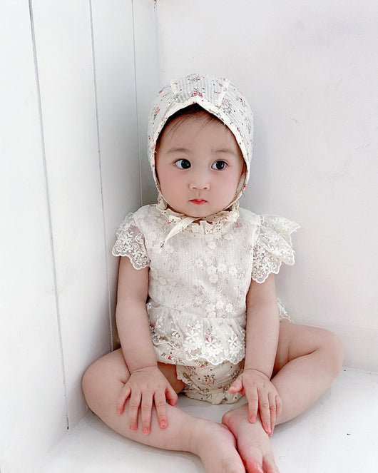 Conjunto Elegante Pelele Princesa de Encaje con Gorro - Image 7