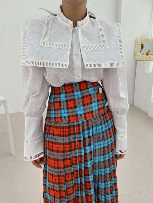 Blusa Suelta con Solapa Grande y Detalles de Contraste - Image 10