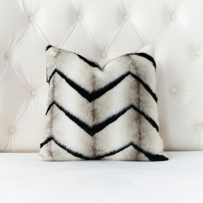 Cojín de Felpa Corta con Patrón Animal Print Zebra y Tigre - Image 10