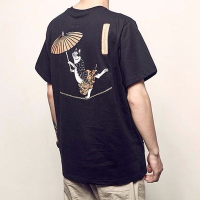 Playera Estampada Gato Acróbata para Hombre - Image 3